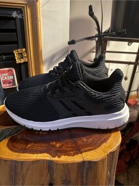 Adidas Ultimashow black and white running shoes  Mens size 10